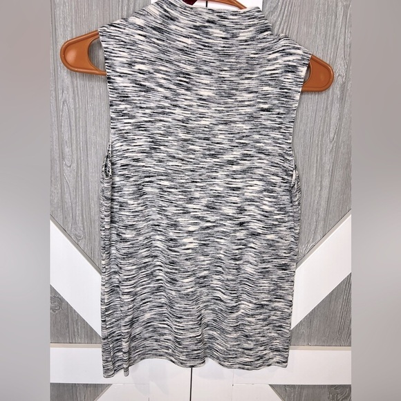 B15.4 Nine West Ruched Sleeveless Mock Neck Top Black Gray White XS - Picture 2 of 6